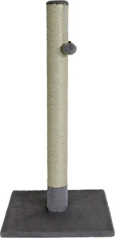 Kat speelt met Nova krabpaal Caty Novo 62 cm in grijs met bal en bel aan touwtje