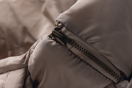 Designed by Lotte Tico hondendraagtas beige 42x20x35 cm &ndash; luxe hondentas