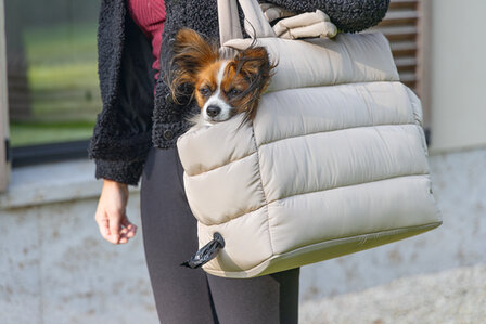Designed by Lotte Tico hondendraagtas beige 42x20x35 cm &ndash; luxe hondentas onderweg