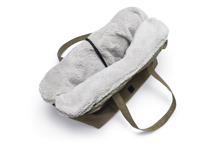 Design by Lotte Bundu hondendraagtas met veiligheidshaak voor halsband