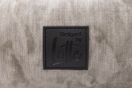 Designed by Lotte Soft Essence orthopedische hondenmand logo