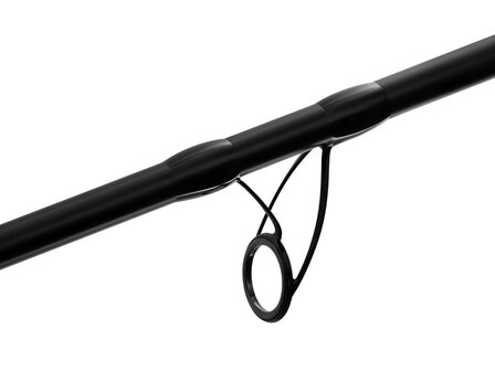 Groot K-shaped anti-tangle startoog op de Delphin REAXE carbon blank ter voorkoming van lijnknopen tijdens verre worpen