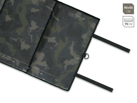 Delphin CarpMAT BANX Camo opvouwbare onthamingsmat met meetlint en 20mm dik schuim voor het veilig onthaken van vis