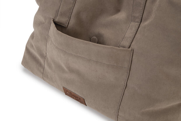 Design by Lotte Bundu draagtas met handig voorvak en magneetsluiting