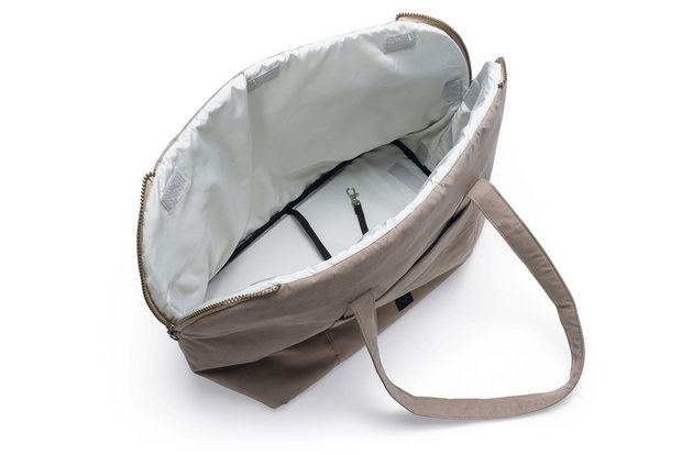Design by Lotte Bundu draagtas met uitneembare wasbare binnenvulling
