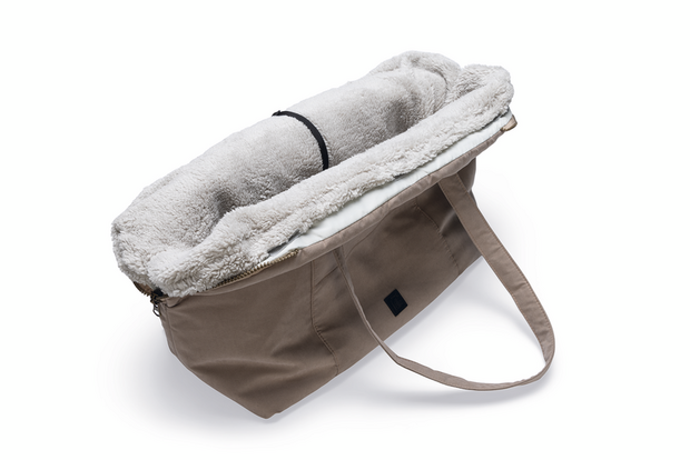 Design by Lotte Bundu draagtas met uitneembare wasbare binnenvulling
