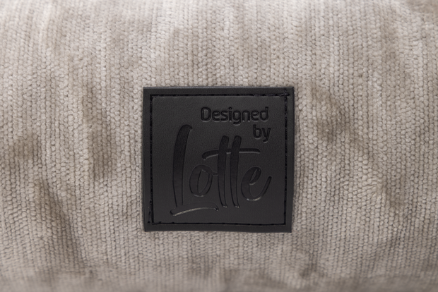 Designed by Lotte Soft Essence orthopedische hondenmand logo