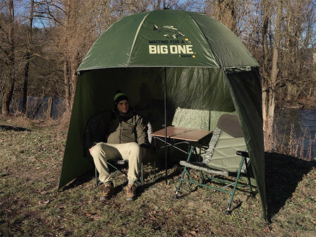 Delphin BigONE CARP vissersparaplu groot genoeg voor 2 stoelen en tafel