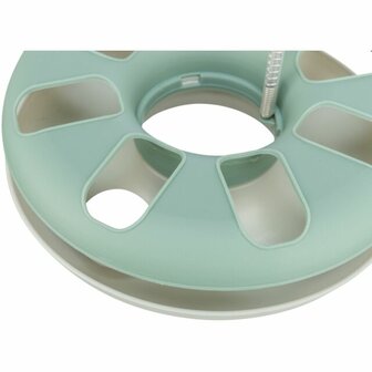 Kat speelt met Trixie Crazy Circle met speelbal en speelmuis op veer, diameter 24 cm