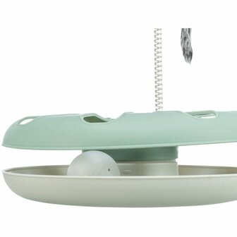 Kat speelt met Trixie Crazy Circle met speelbal en speelmuis op veer, diameter 24 cm