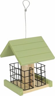 Vetblokhouder dubbel van FSC-hout met lichtgroen dakje, gevuld met vetblokken, ophangen in tuin