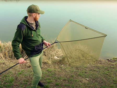 Delphin Partisan karper landingsnet met carbon 2-delige steel in groen zwart