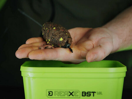 Delphin method feeder met stalen gewicht en quick release systeem