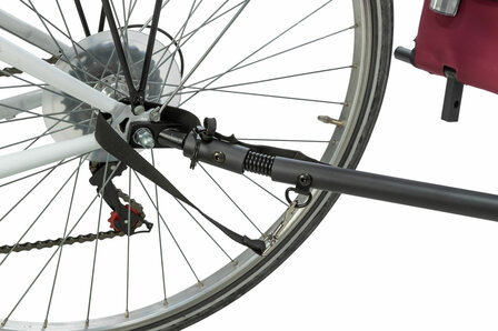 Inklapbare Trixie hondenfietskar in de kleur grijs met rood, maat Large, voorzien van veiligheidsvlag en reflectoren. fietsaans