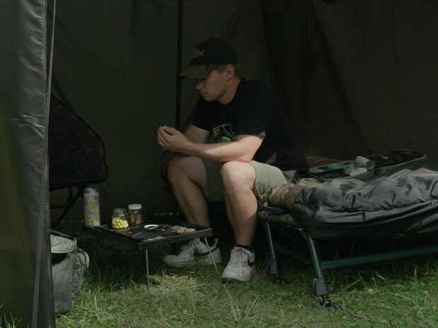 Delphin iDEAL Bivvy Tafel – Onmisbaar voor elke karpervisser