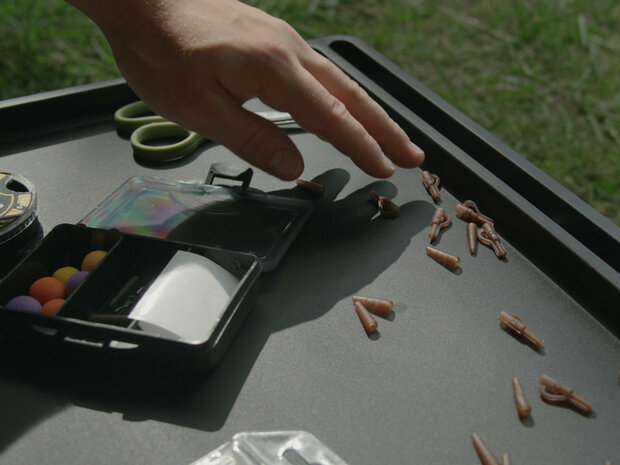Delphin iDEAL Bivvy Tafel – Onmisbaar voor elke karpervisser
