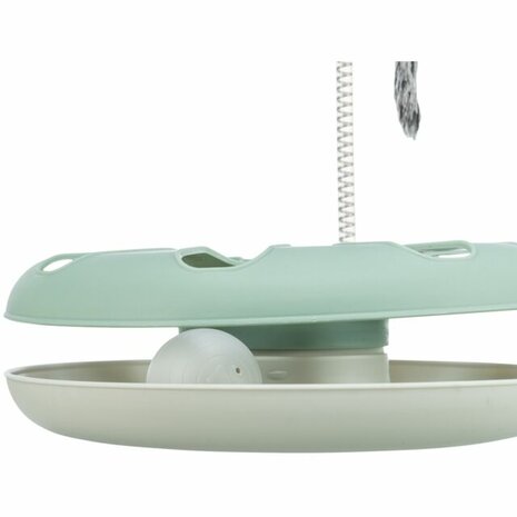 Kat speelt met Trixie Crazy Circle met speelbal en speelmuis op veer, diameter 24 cm