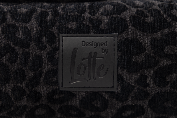 Designed by Lotte Wild Essence orthopedische hondenmand antraciet met memory foam logo