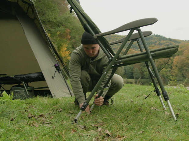 Delphin ErgoCARP stoel met memory foam hoofdsteun en verstelbare rugleuning